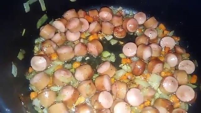 БЫСТРЫЙ УЖИН ДЛЯ ВСЕЙ СЕМЬИ!!!Нежнейшая тушеная картошечка с сосисками! Блюдо на скорую руку! смотреть онлайн