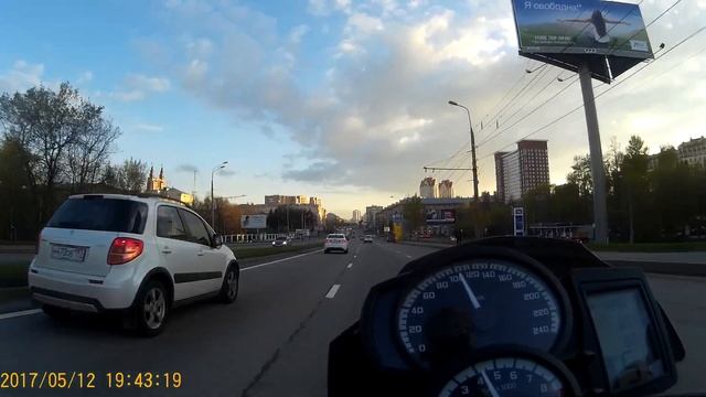 На мотоцикле по городу под музыку. Cut and Run - Electronic Hard. смотреть онлайн