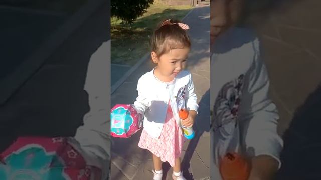 Уаааау ...У нас самый большой чупачупс #baby #дети #cute #детям #детисмотрят #малыши #чупачупс смотреть онлайн