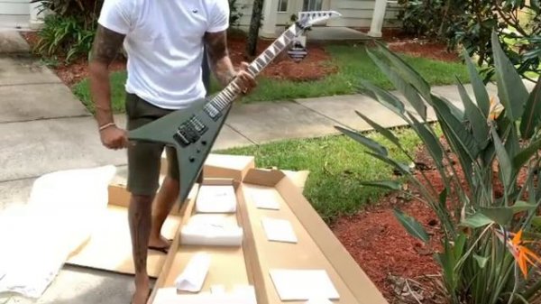 [Guitar Unboxing] Jackson JS King V JS32 Matte Army Drab