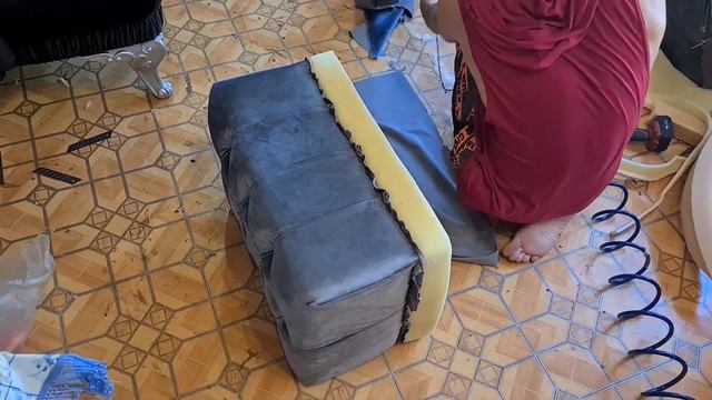 Интересный пуф своими руками. Делаем пуф в каретной стяжке. Furniture with your own hands смотреть онлайн