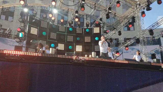 Земляне - Поверь в мечту (Концерт в честь 350-летия флага Росии) смотреть онлайн