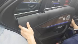 Benz E-class W213 - Rear doortrim removal