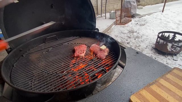 Стейк Пеппер на гриле Weber смотреть онлайн