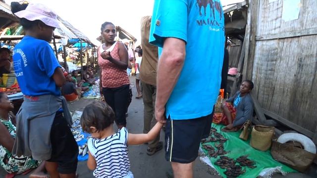 Мадагаскар, плантация специй и ванили, нашего соотечественника Ильи Клейменова. смотреть онлайн