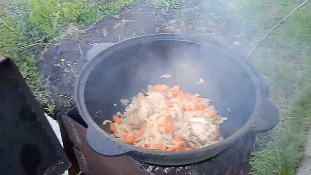 Курица с картошкой в казане. смотреть онлайн