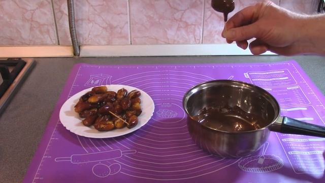 Конфеты "ФИНИКИ в шоколаде ",с грецкими орехами и делаются просто , разлетаются со стола в миг! смотреть онлайн