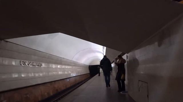 Высокий человек в метро 27.02.2018 смотреть онлайн