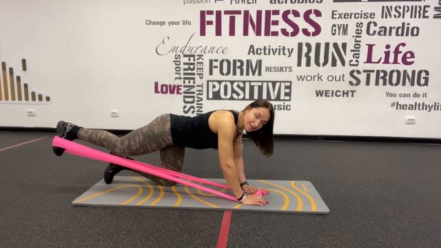 выталкивание ноги назад с эспандером смотреть онлайн