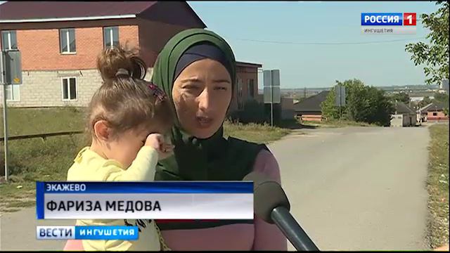 4 школа Экажево детям и их родителям пешеходам приходится добираться до школы по проезжей части смотреть онлайн