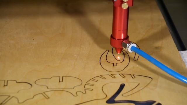 Муравей: 3D скульптура из фанеры на лазерном станке смотреть онлайн