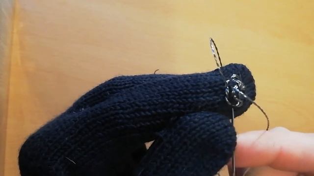 Сенсорные перчатки из обычных, используя токопроводящую нить смотреть онлайн