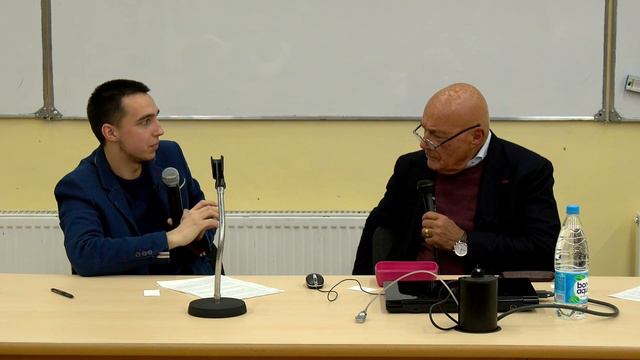 Владимир Познер играет в Alias смотреть онлайн