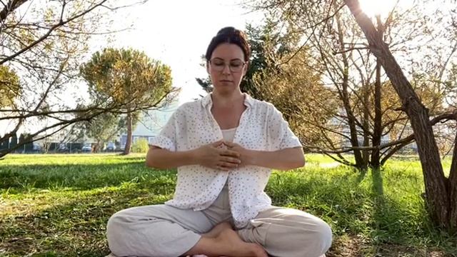 КАК СНЯТЬ НАПРЯЖЕНИЕ за 3 минуты. Кундалини йога. Йога для жизни. смотреть онлайн