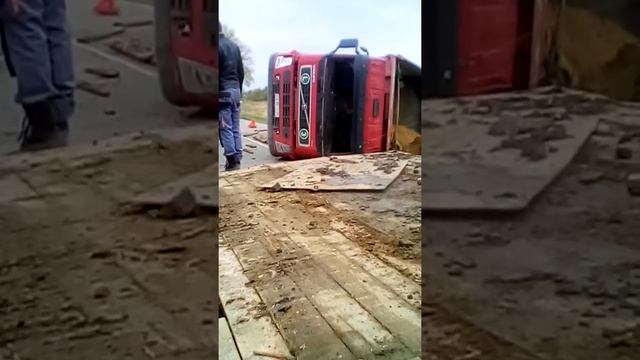 очередной перевертыш на трассе Калининград-Балтийск смотреть онлайн
