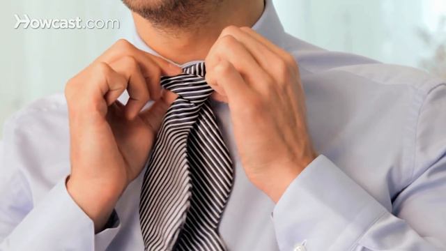 How to Tie a Bow Tie | Men's Fashion смотреть онлайн