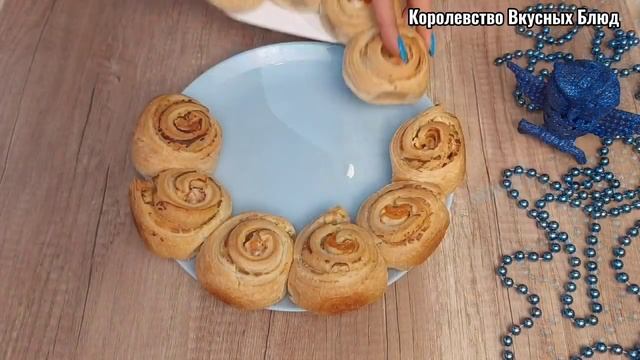 ЗАКУСКА НА ПРАЗДНИЧНЫЙ СТОЛ РОЖДЕСТВЕНСКИЙ ВЕНОК. ВЫПЕЧКА ПИРОГ из СЛОЕНОГО ТЕСТА С СЕМГОЙ. смотреть онлайн