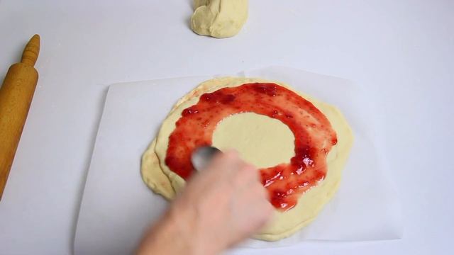 Цветок из дрожжевого теста. Красивый пирог с вареньем смотреть онлайн