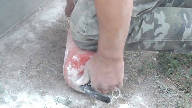 Как разрядить огнетушитель разобрать разрезать распилить порошковый огнетушитель ОП