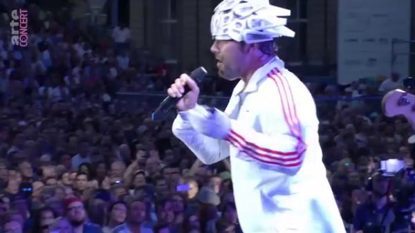 Jamiroquai live.