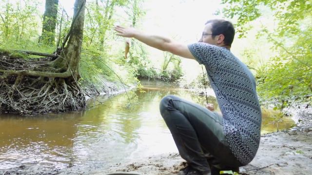 I Found a Awesome Fishing Spot Hidden in the Woods! смотреть онлайн