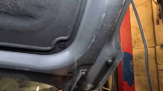 Установка газовых упоров капота Hyundai Creta