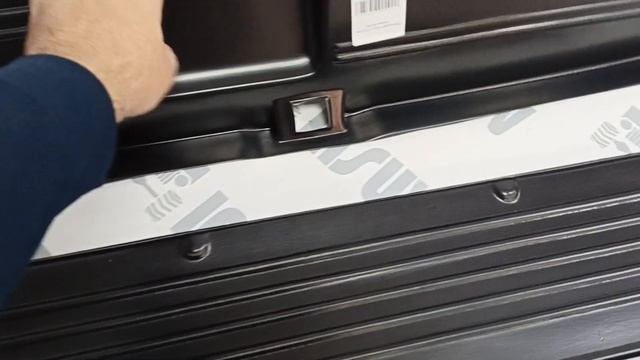 Обивка задней двери Нива 2121 пластиковая (2части) смотреть онлайн