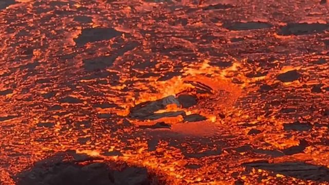 A Large Magma Chamber was Found Underneath a Volcano in Greece; Kolumbo смотреть онлайн