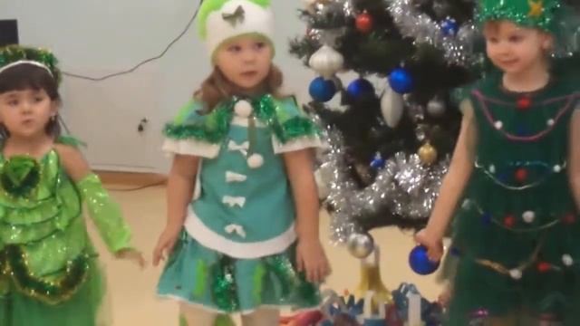 танец ёлочек новый год в младшей группе смотреть онлайн