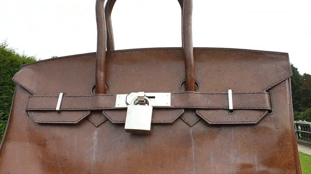 THE BIGGEST HERMES-BIRKIN BAG IN THE WORLD смотреть онлайн