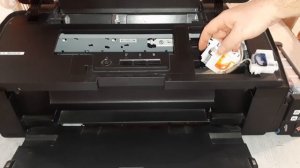 Принтер EPSON L1800. ПЛОХО  ПЕЧАТАЕТ И ПОЛОСИТ.