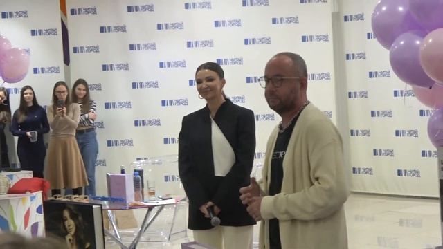 Елена Блиновская презентация книги ''Мечты сбываются всегда!''(Читай-Город,20.12.2022) смотреть онлайн