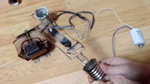 Сделал лампу смерти! Дезинфекция подвала. Осторожно, мощное ультрафиолетовое излучение! смотреть онлайн