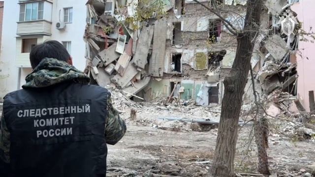 Следователи работают на месте обрушения пятиэтажки смотреть онлайн
