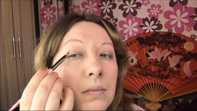 Макияж глаз из гламурного бьюти чемоданчика / Как сделать макияж смотреть онлайн