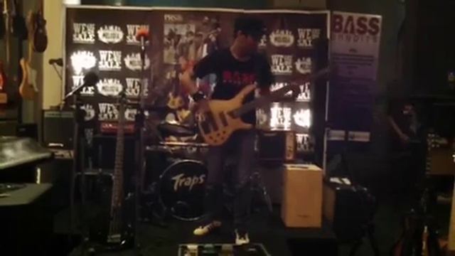 Andunkz - Perform Solo Bass Di Midnite Sale Melodia Musik Jakarta смотреть онлайн