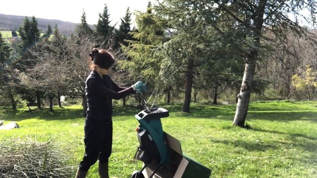 Bosch AXT Rapid 2200 Electric Shredder - Unboxing, Assembly, and Review of Bosch Shredder смотреть онлайн