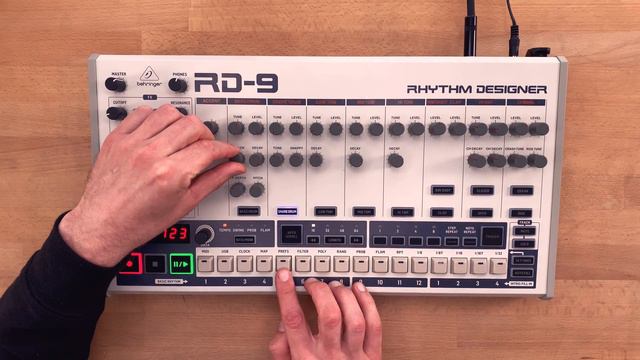 Behringer RD9 Sound Demo (no talking) смотреть онлайн