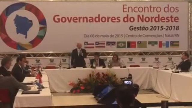 Vídeo: Mangabeira Unger diz que ainda solução da guerra fis смотреть онлайн