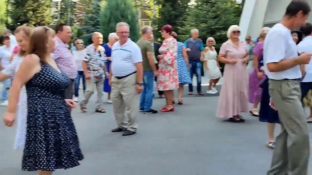 ЗАХМЕЛЕВ, Я ТЕБЯ ПОЦЕЛУЮ! ТАНЦЫ ХАРЬКОВ УКРАИНА ИЮЛЬ 2023 смотреть онлайн