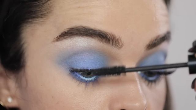 BLUE HEAVEN PEARLS - 60´s inspired pastel blue smokey eyes смотреть онлайн