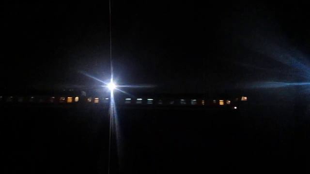 Электровоз ЧС7 с поездом №384Ф Ташкент-Санкт Петербург, станция Нара 29.11.2014 смотреть онлайн