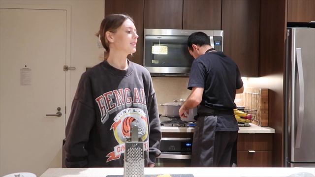 VLOGTOBER DAY 9 | Halloween in Brooklyn + Cook chowder with us! смотреть онлайн