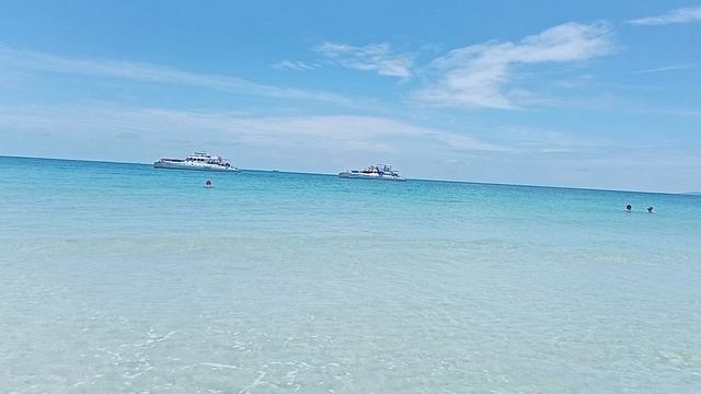 На необитаемом острове Пай, ждем мощный отлив за несколько часов. Таинланд смотреть онлайн