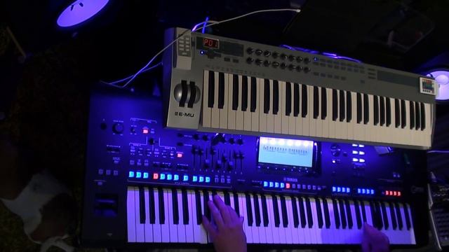 Ricky Martin Livin' la vida loca Cover by Albert on Yamaha Genos смотреть онлайн