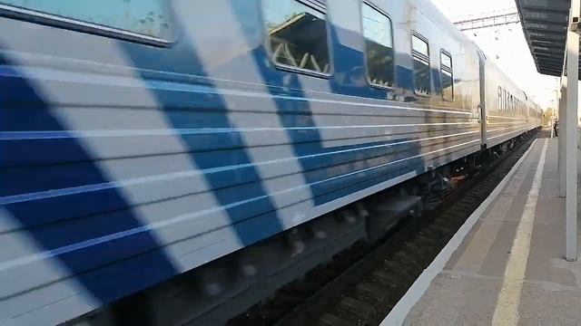 Эп1м с пассажирским поездом Симферополь Москва и ТАВРИИ