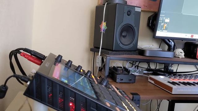 Arturia Analog Lab V // Akai MPC One Beat Making смотреть онлайн