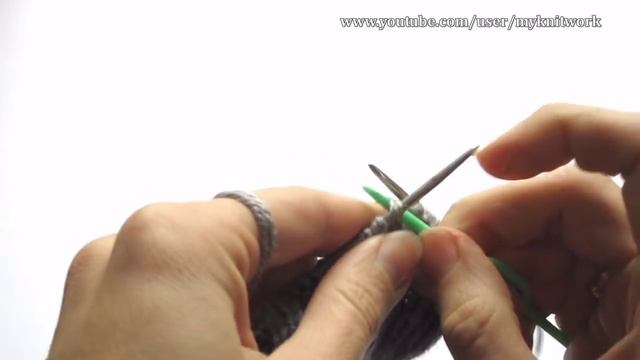 Как вязать шапку спицами. Вяжем шапку с помпоном. How to knit a hat spokes. Knit cap with a bubo. смотреть онлайн