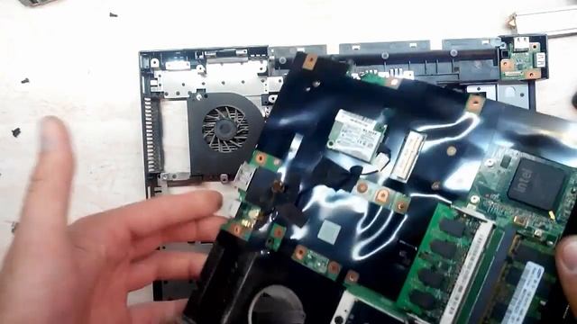 Чистка и профилактика ноутбука Fujitsu Siemens V6535 смотреть онлайн