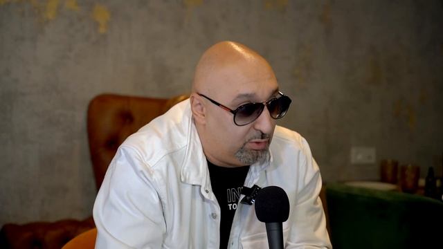 Интервью в ресторане EDA premium | В гостях Арам Арчер продюсер Ольги Бузовой смотреть онлайн